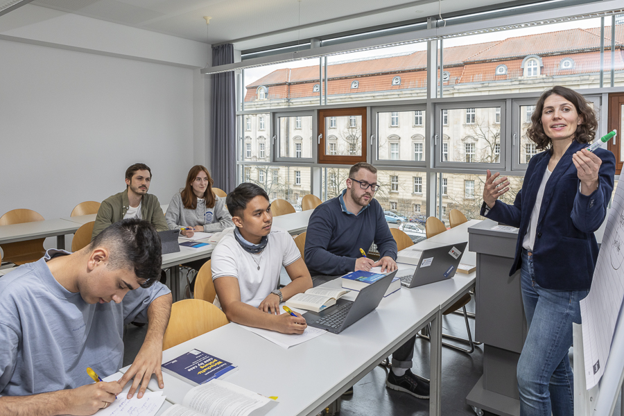 Course Image New in Germany? 10 insider hacks to land your first job or internship - Wintersemester 2026/2027